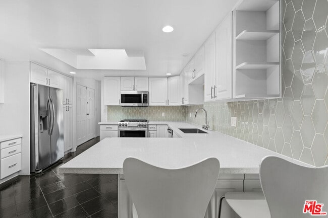 Building Photo - 2843 Lambert Dr