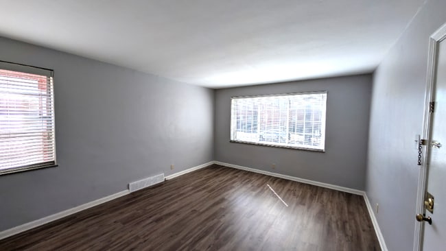 Building Photo - 5825 Sunshine Dr