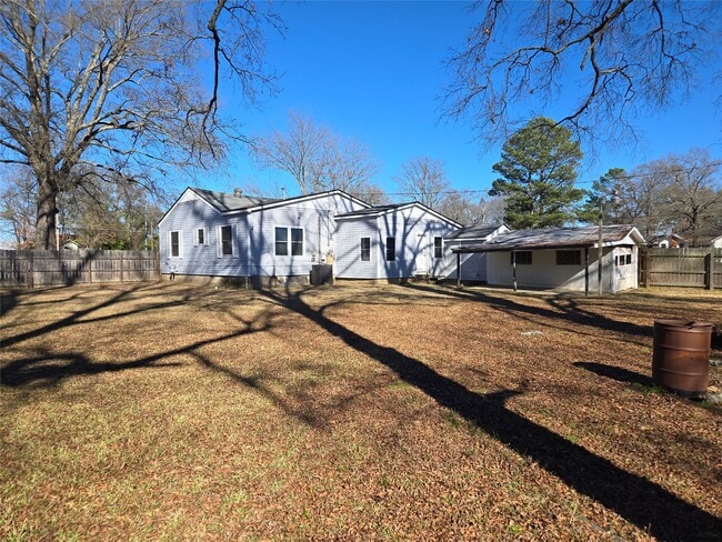 Building Photo - 1711 W 17th St