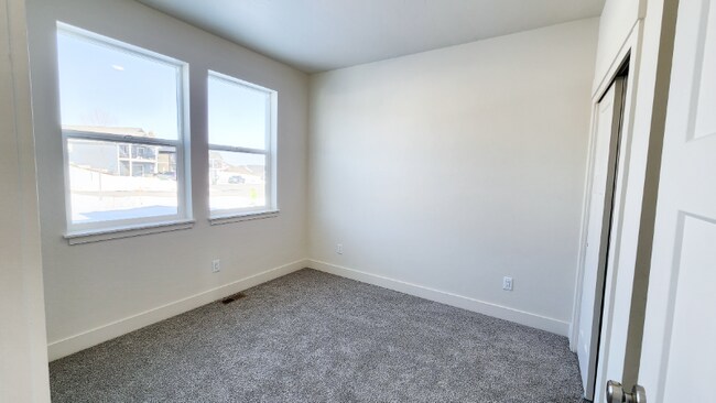 Building Photo - 302 Cottage Dr