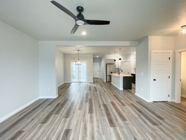 Building Photo - 4403 N Magical Crk Ave