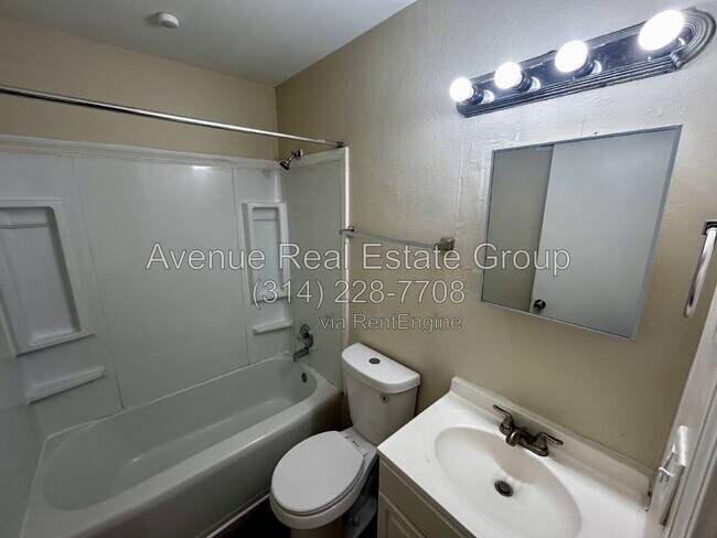 Building Photo - 242 Emerling Dr