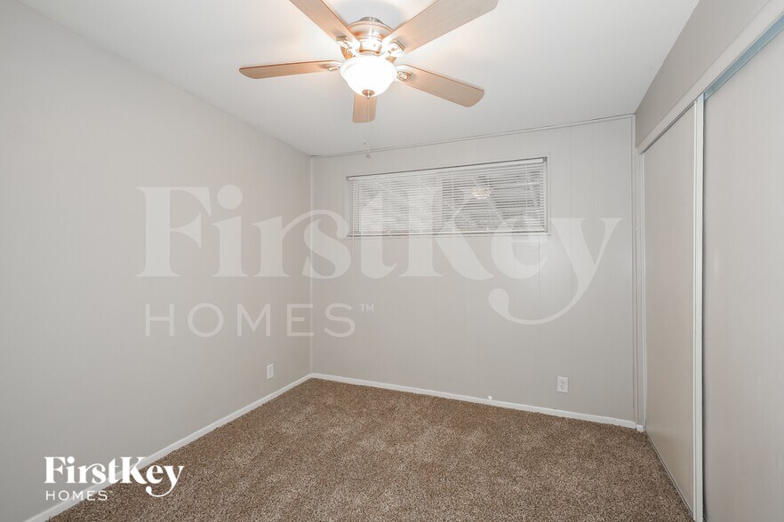 Building Photo - 4747 Everman Dr