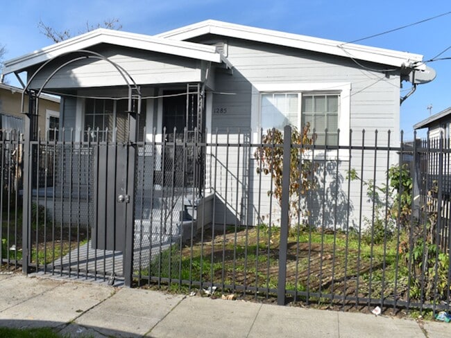 Primary Photo - Great 4 Bedroom 2 Bath House