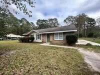 Building Photo - Three Bedroom in Ridgeland