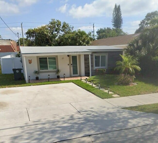 Primary Photo - 161 NE 15th Terrace