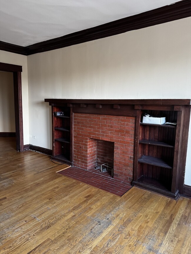 Building Photo - 3700 N Sheffield Ave