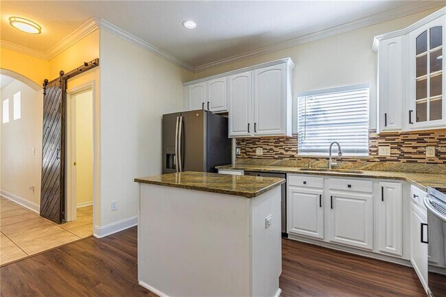 Building Photo - 14637 Tanja King Blvd