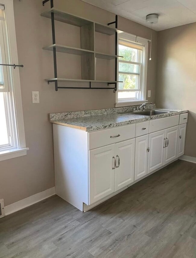 Building Photo - 31 Savona St