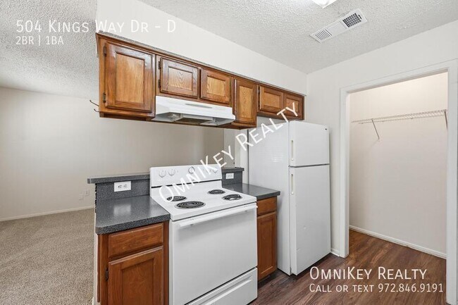 Building Photo - 504 Kings Way Dr