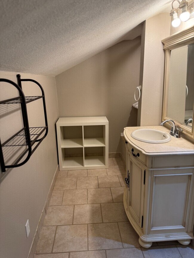 Building Photo - 1bd/1ba Seattle Home