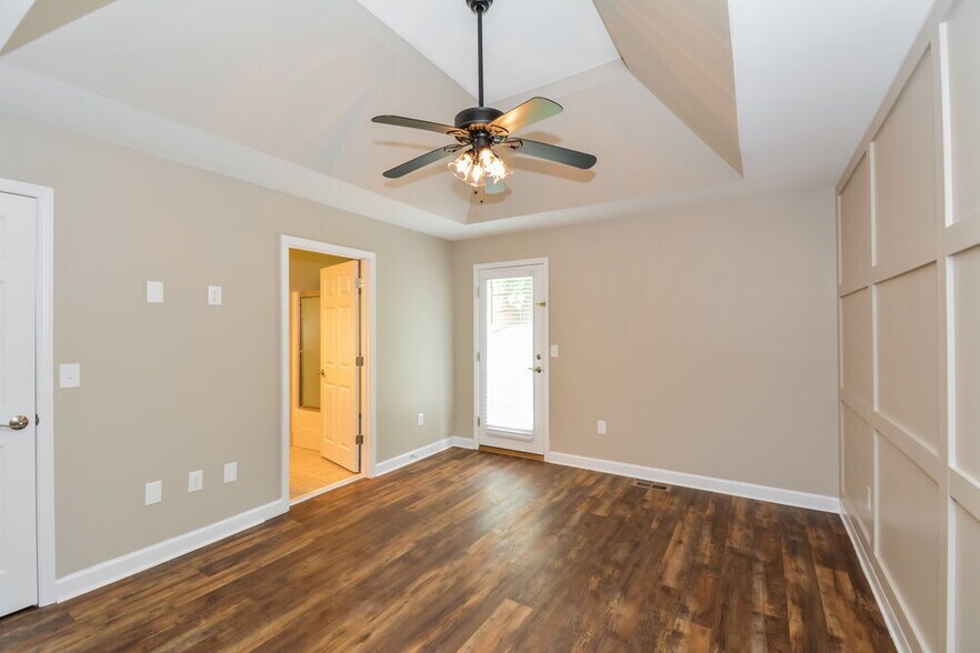 Building Photo - 117 Lakeside Ct