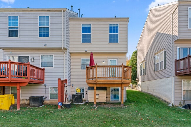 Building Photo - 8211 Water Lily Way