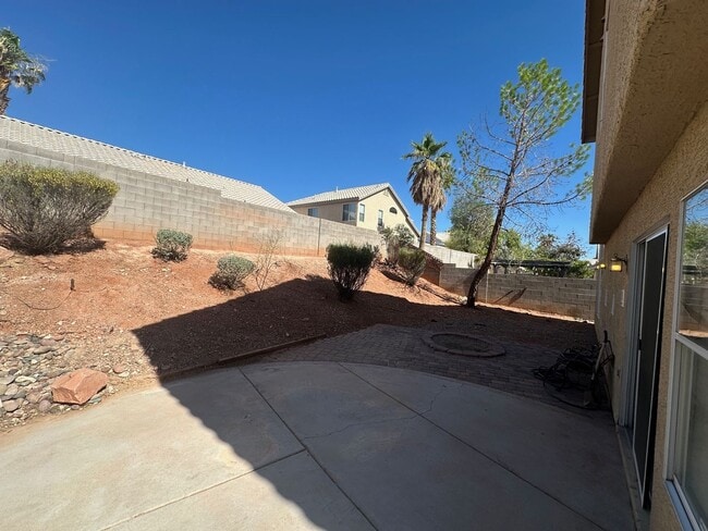 Building Photo - Beautiful 3 Bedroom 2 1/2 Bathrooms 2 Story House! Property Wont Last Long!