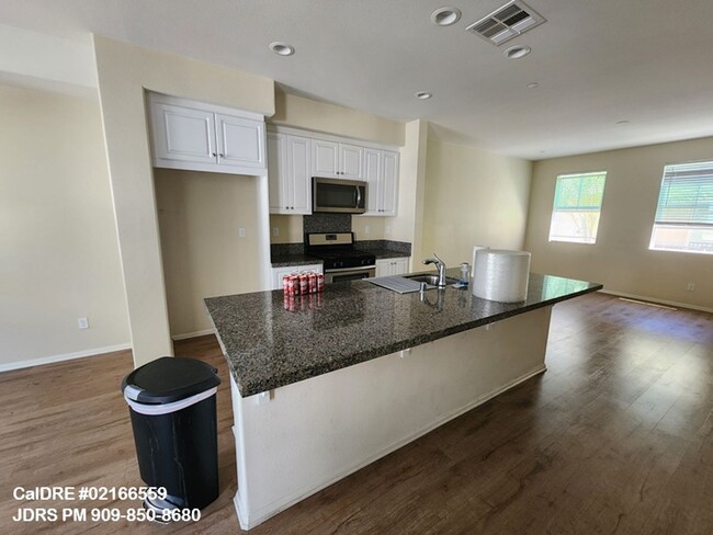 Building Photo - Upland 3 Bedroom Home