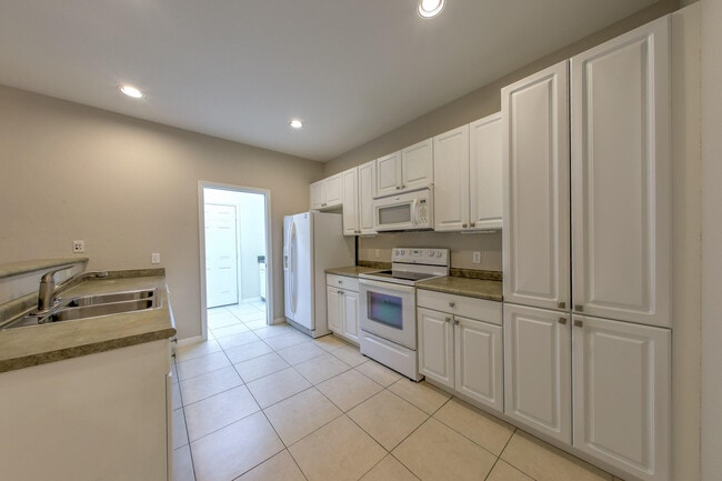 Building Photo - 1868 S Dovetail Dr