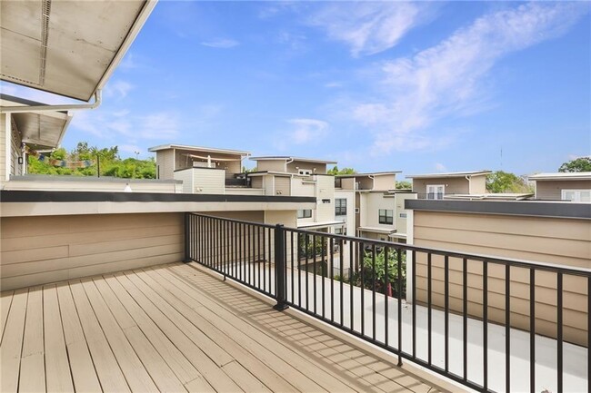 Building Photo - 966 Moda Dr