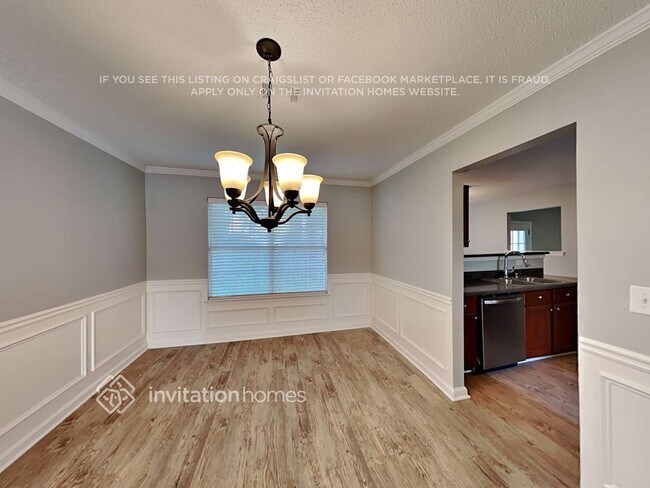 Building Photo - 6950 Foxmoor Way