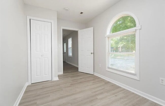 Building Photo - Charming 2-Bedroom Ranch Home with Large Backyard – Cozy & Remodeled!