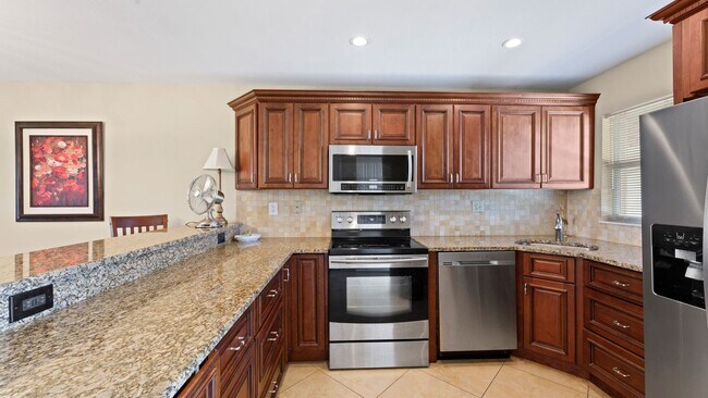 Building Photo - FURNISHED ANNUAL IN HIGH POINT COUNTRY CLUB!