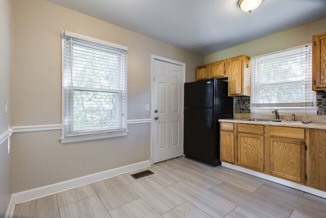 Building Photo - 6215 Laredo Ave