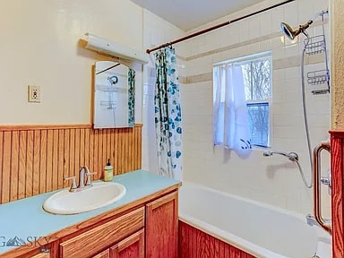 Building Photo - 810 W Lewis St