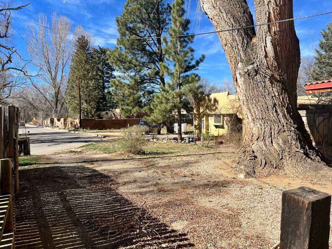 Building Photo - 410 Liebert St