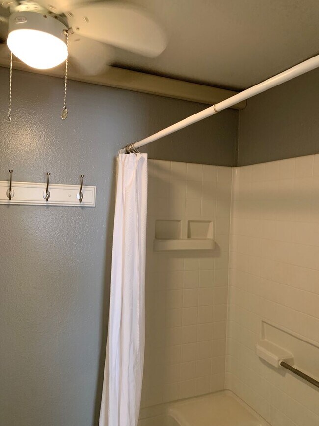 Building Photo - Maui Gardens ground floor 2 bedroom 1.5 ba...