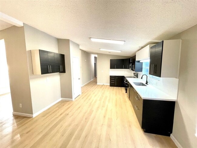 Building Photo - 128 Hall Dr S