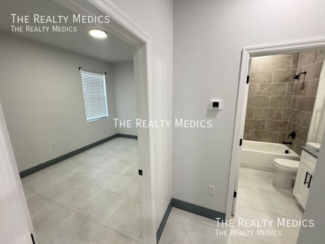 Building Photo - 2226 Rock Dr