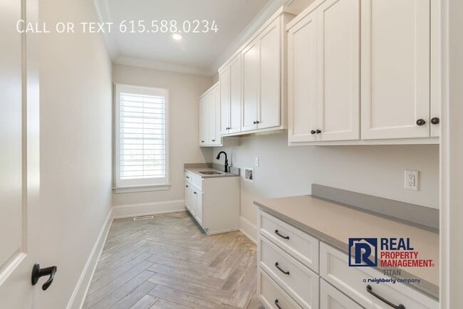 Building Photo - 9220 Lehigh Dr