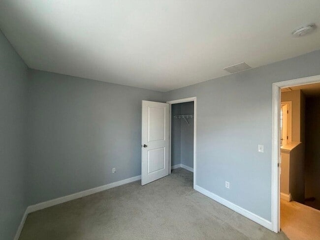 Building Photo - 75 Deerwood Dr