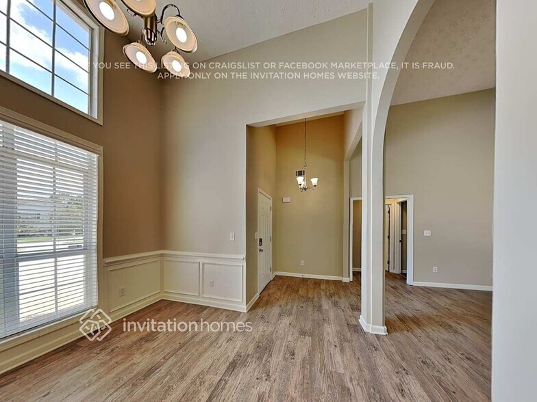 Building Photo - 65 Dartmouth Ct