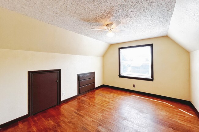 Building Photo - 3002 21st St