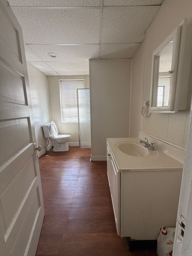 Building Photo - 382 Forest Ave