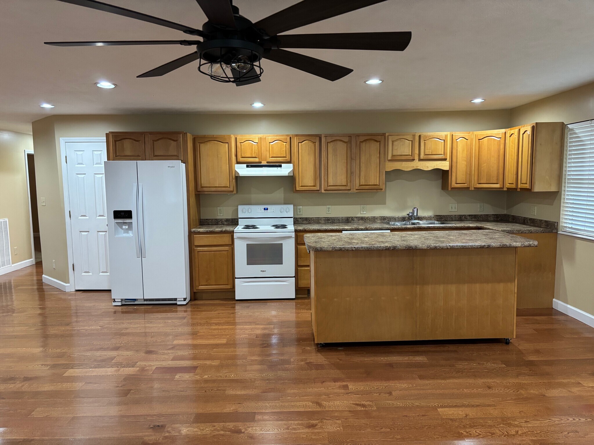 Building Photo - 710 Forest Dr