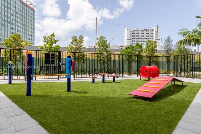 Building Photo - 1005 Spring Garden Rd