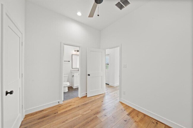 Building Photo - 32826 Rogers Rd