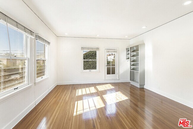 Building Photo - 143 S Mansfield Ave