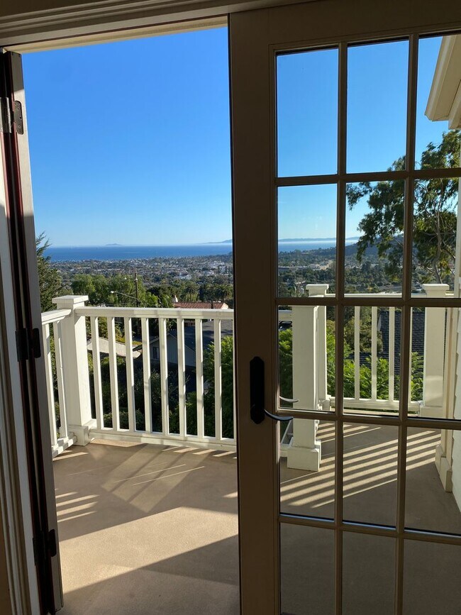 Building Photo - Enchanting 1-Bedroom, 1-Bath Oasis with Stunning Views
