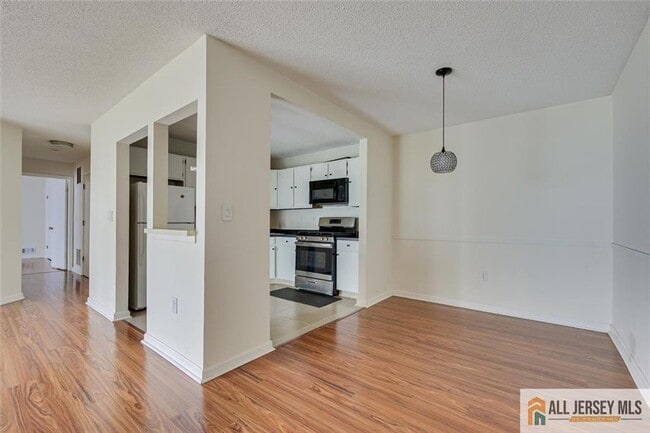 Building Photo - 69 Amberly Ct