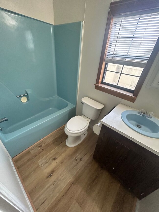 Building Photo - 3/2 House in Jamestown/Lindale $1,495