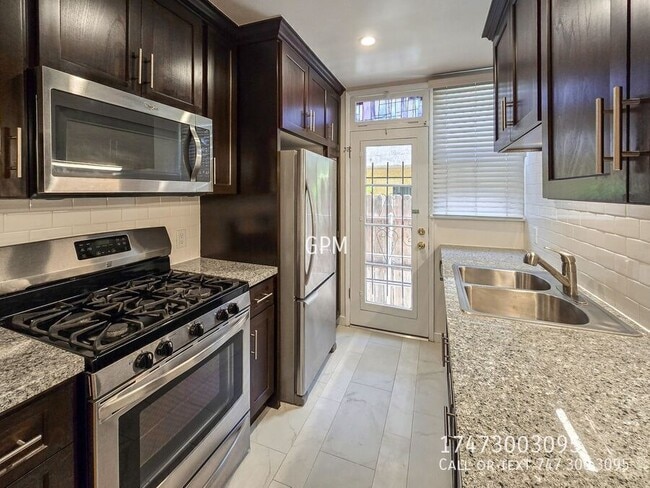 Building Photo - 2004 N Vermont Ave