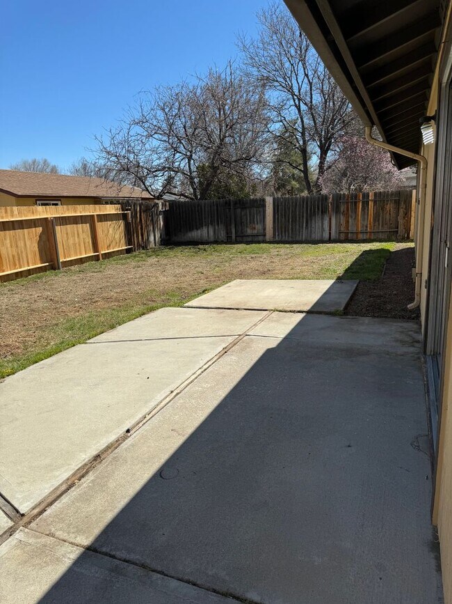 Building Photo - Stylish Modern 3 bed 2 bath house