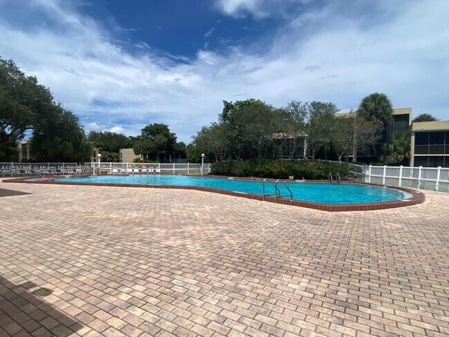 Building Photo - 2911 SW 87th Terrace