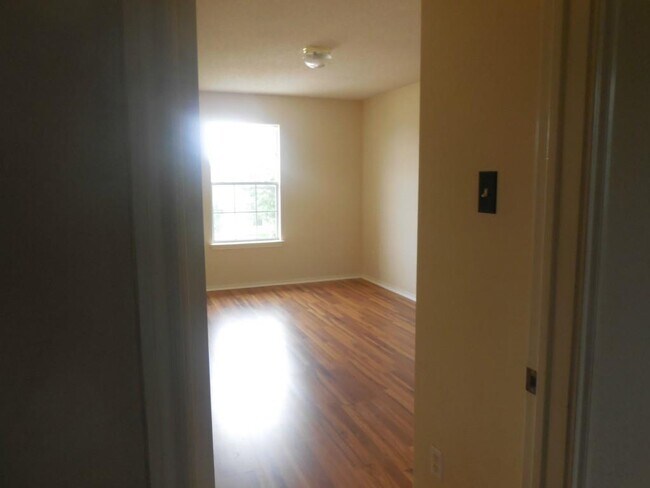 Building Photo - 1519 Sedbury Way
