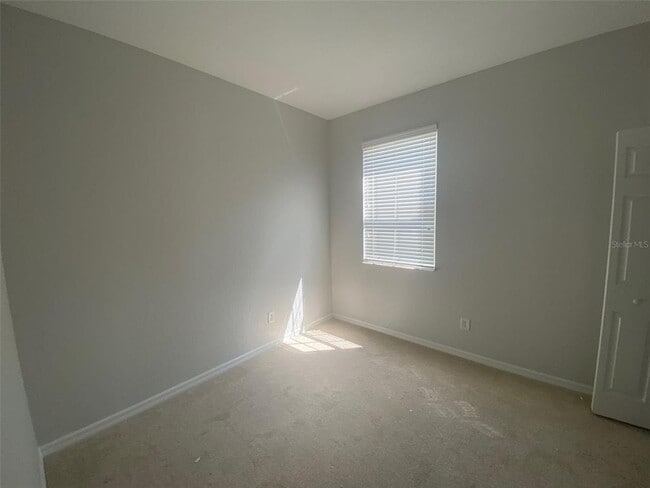 Building Photo - 6061 Kirkland Way