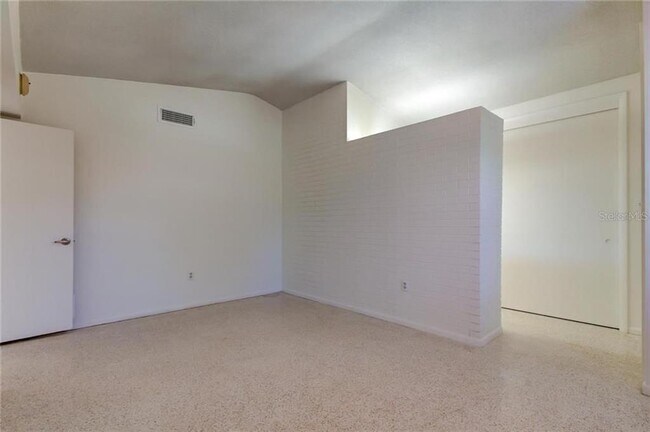 Building Photo - 1126 Woodcrest Ave