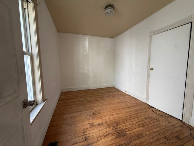 Building Photo - 52 S Crystal St
