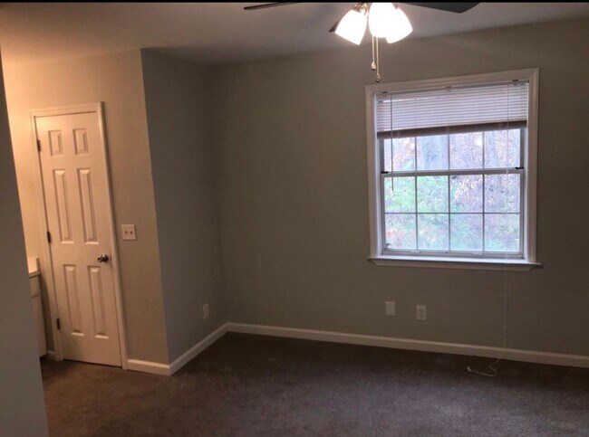 Building Photo - Nice and large 2 BR, 2.5 bath townhouse in Antioch, TN